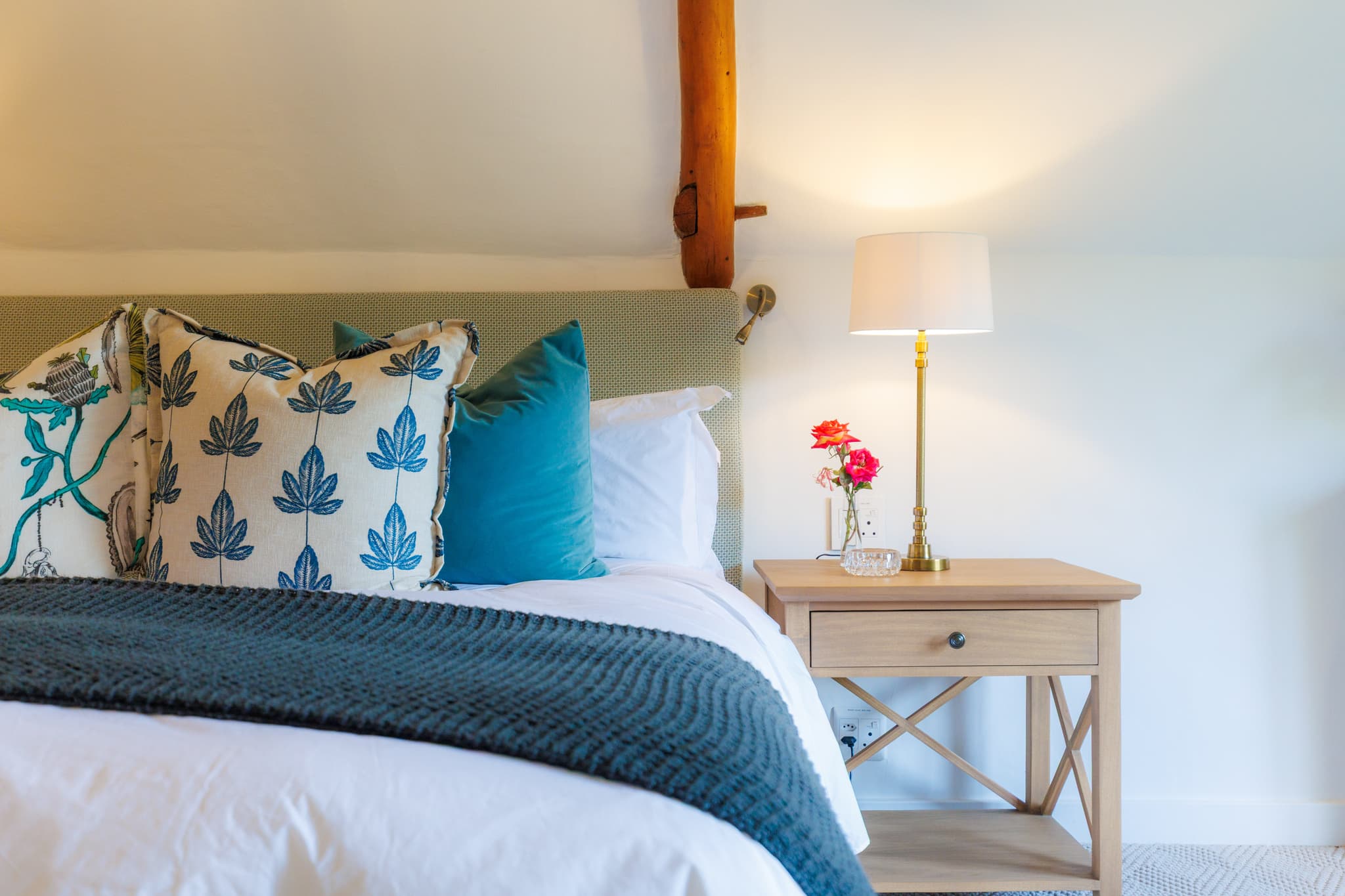 Hydrangea Room - Master bedroom with garden views - Image 2 of 7