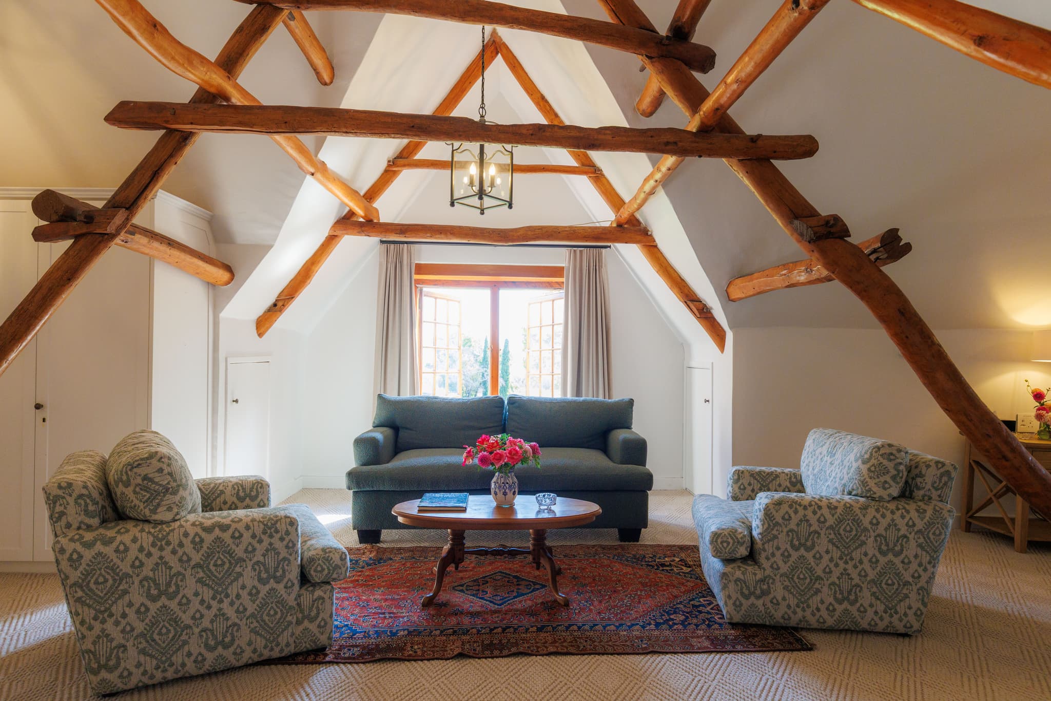Hydrangea Room - Master bedroom with garden views - Image 3 of 7