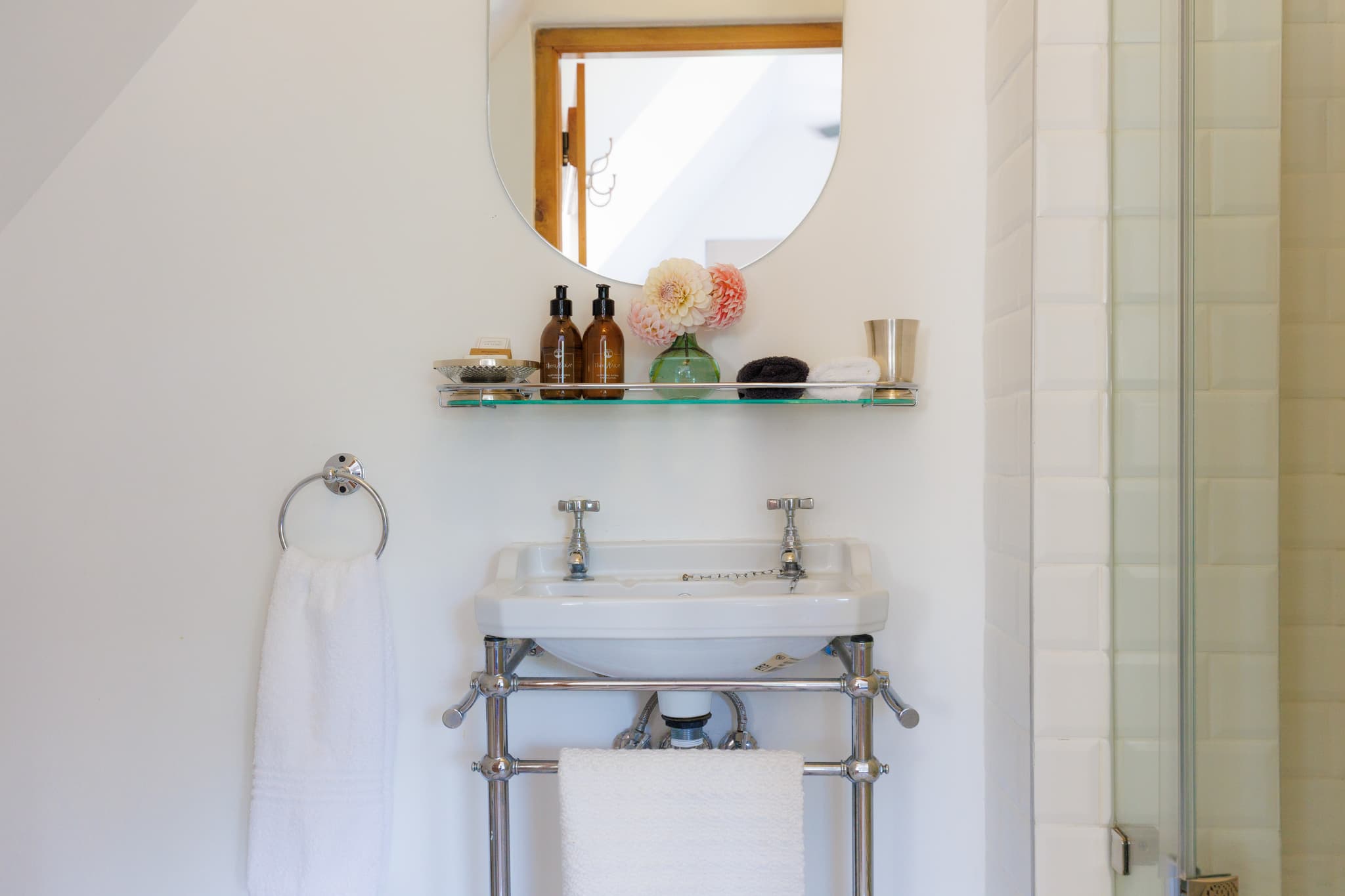 Lily Room - Bedroom overlooking the vineyard - Image 2 of 3