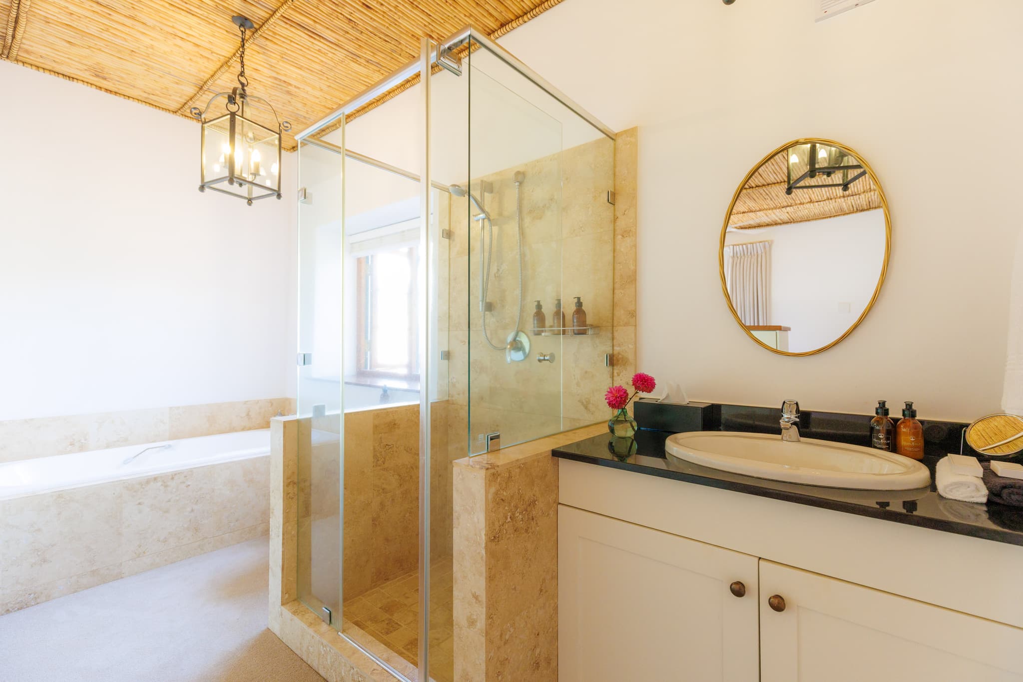 Lavender Room - Cottage bedroom with lawn views - Image 3 of 5